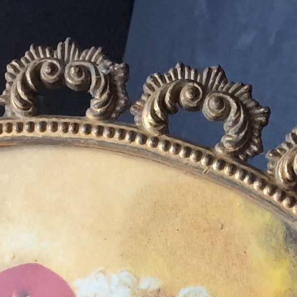 VGT,Set of 2 Oval Metal Ornate Frames with Victorian Art. - Picture 5 of 12